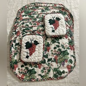 QUILTED FLORAL GRAPES SET OF (8) PLACEMATS AND (2) POT HOLDERS MATCHING